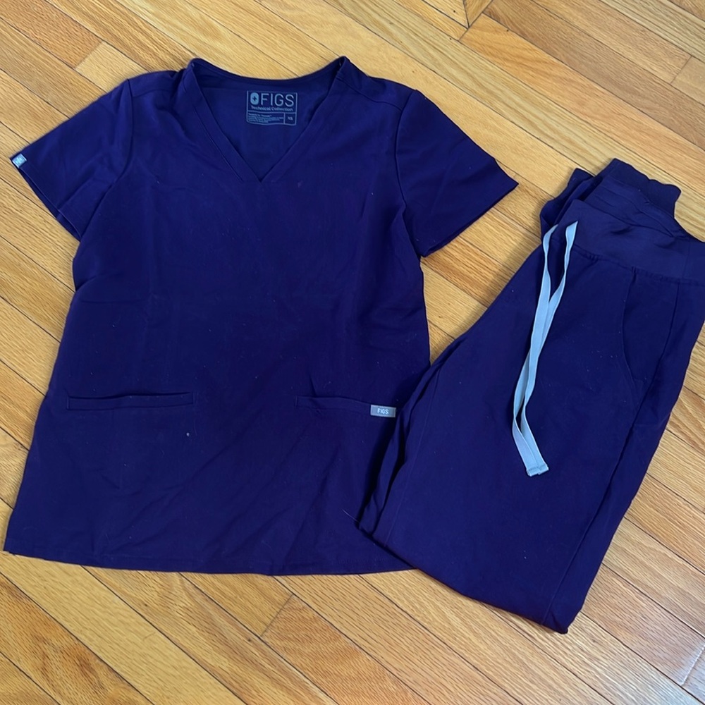 Scrub set